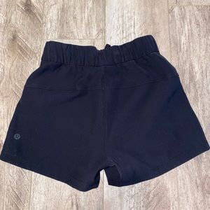 Lululemon on the Fly Shorts, 2.5”, black, size 0.